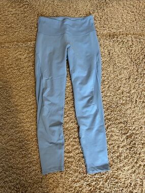 Old navy elevate leggings with mesh sides size medium